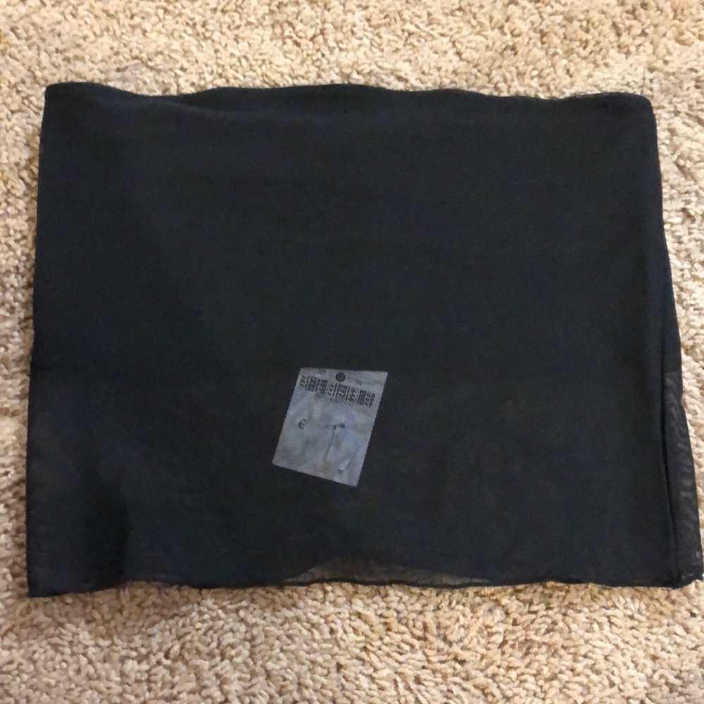 NWT: strapless bandeau top. Stradivarius. Size Medium.